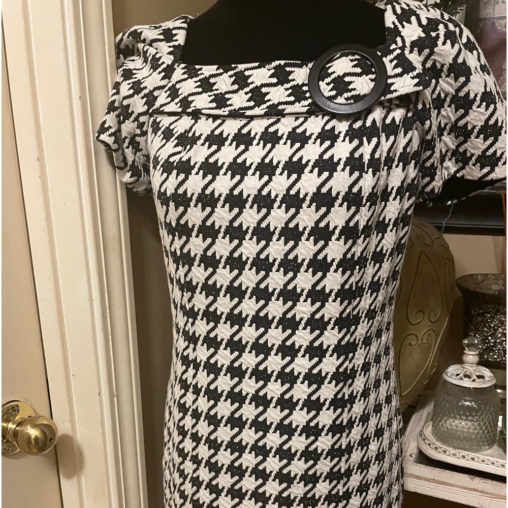 Chris McLaughlin size 4 , black and white houndstooth dress